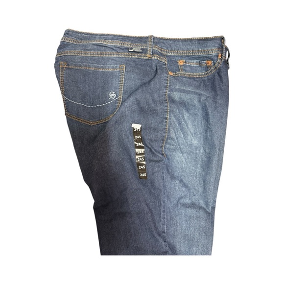 Torrid Blue Relaxed Jeans with Vintage Wash - Picture 3 of 7